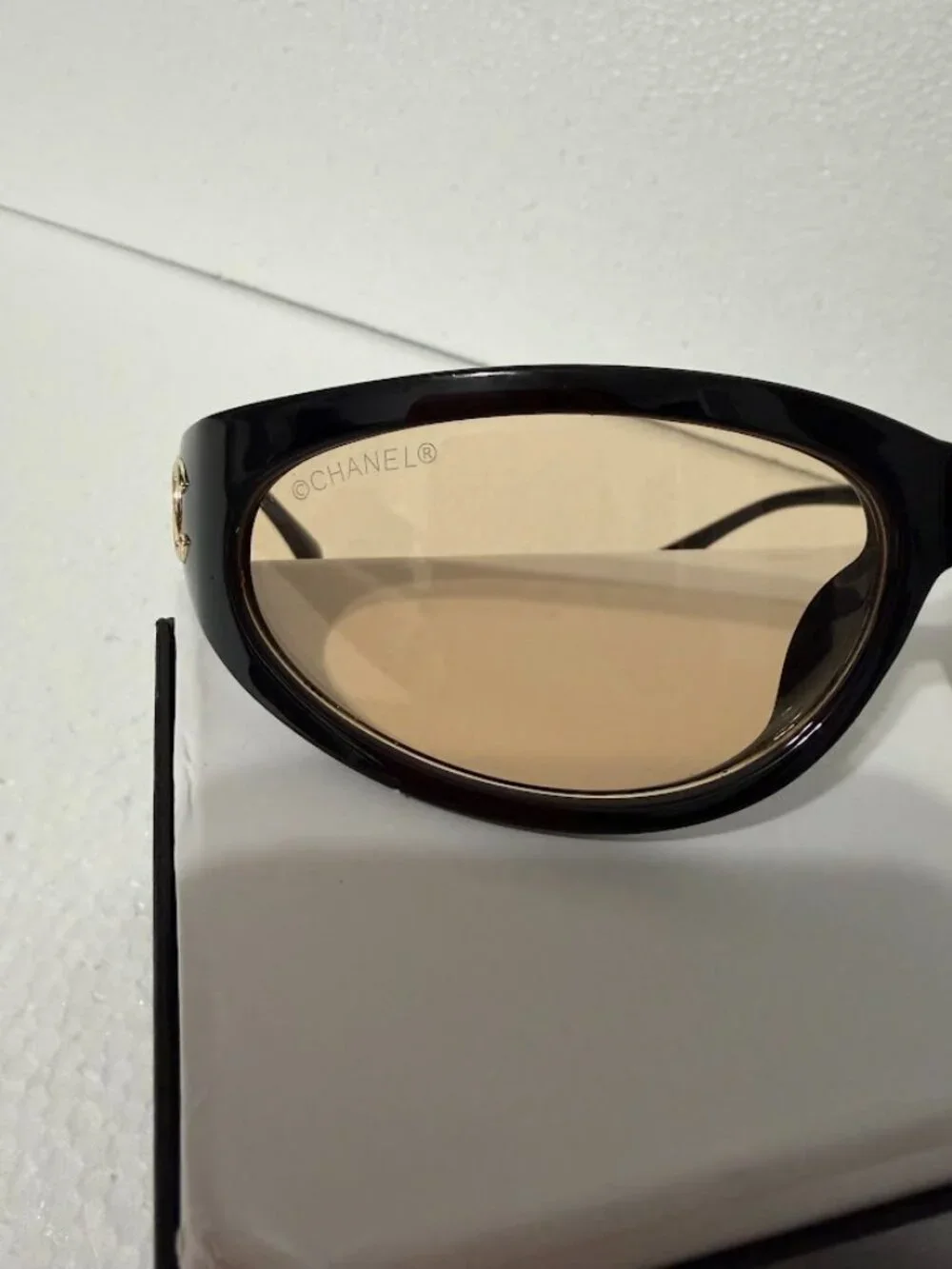 Black Oval Wrap Sunglasses Brown Lenses Gold Logo Detail 63-20-115